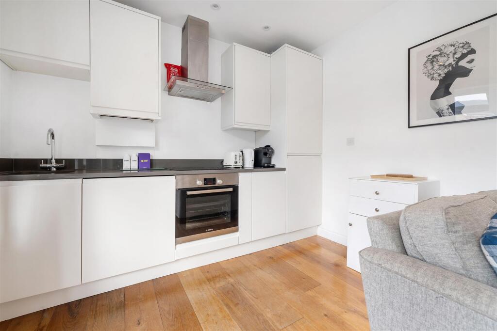 Apartment in London - View 4
