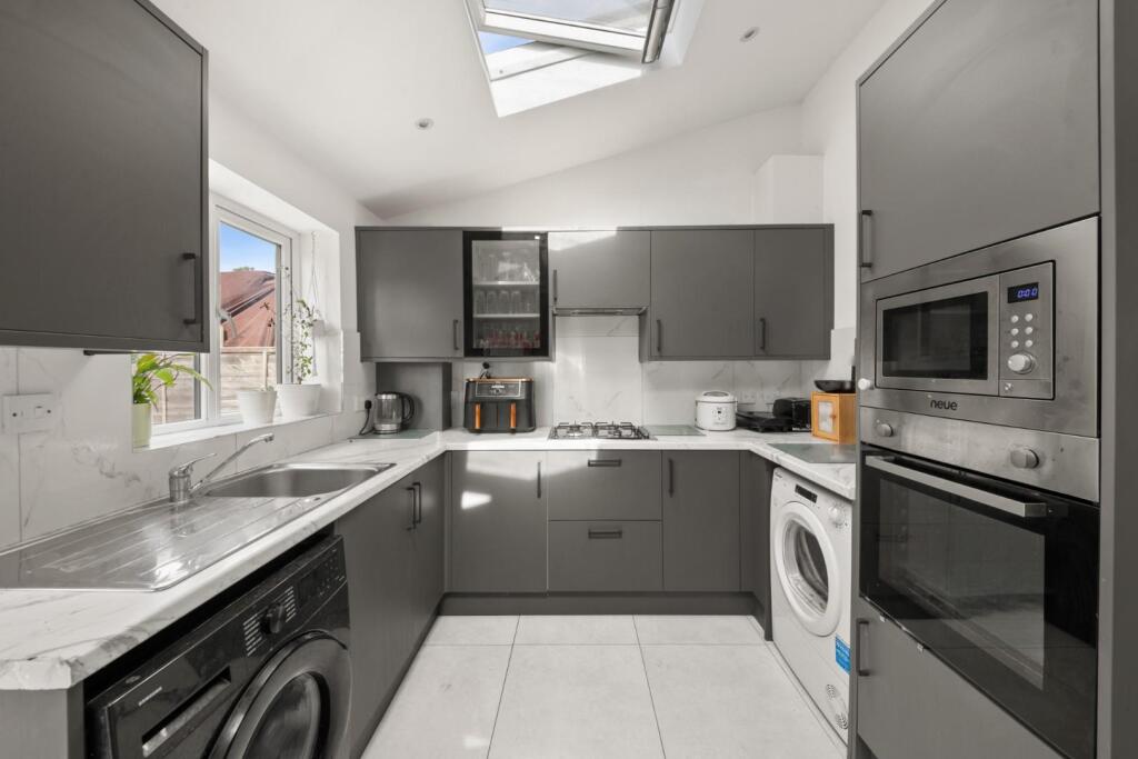 House in Southall - View 3