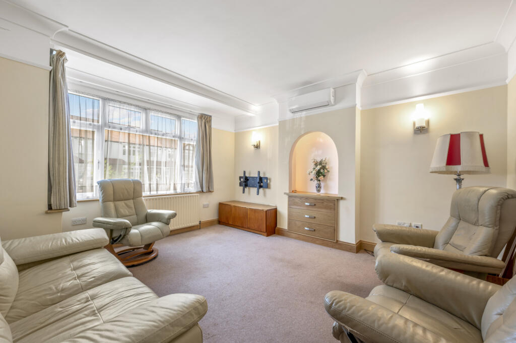 Westway, Raynes Park, SW20 photo 3