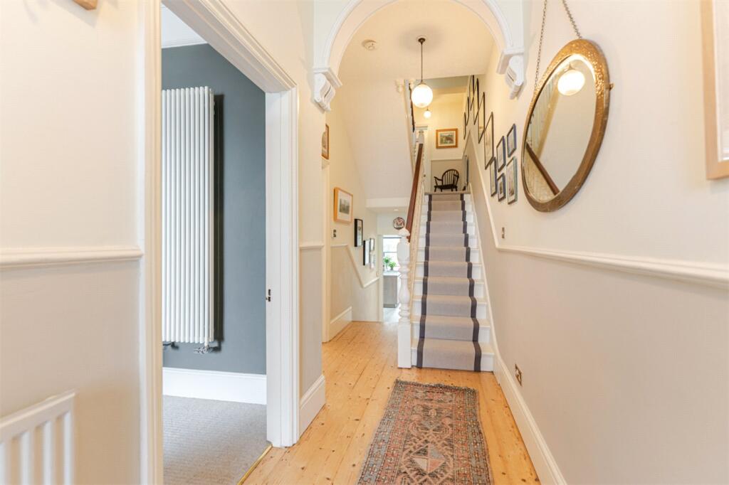 House in Warwick, Royal Leamington Spa - View 5