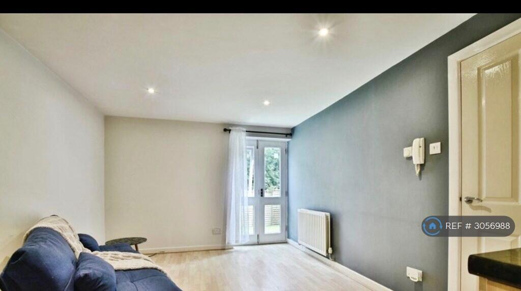Apartment in Warrington - More