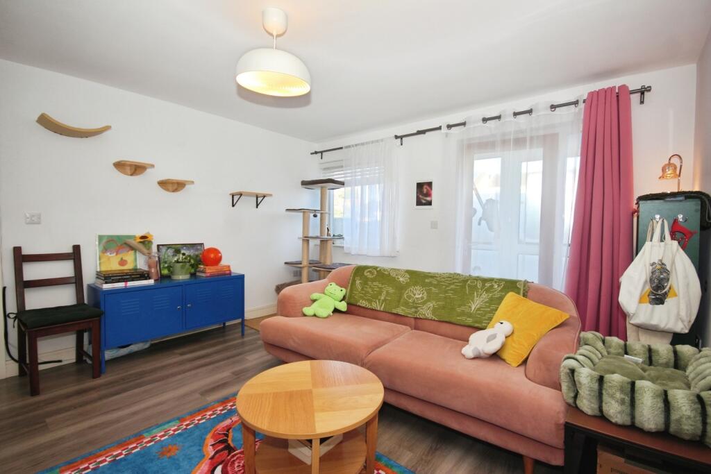 Apartment in Warwick, Royal Leamington Spa - View 3
