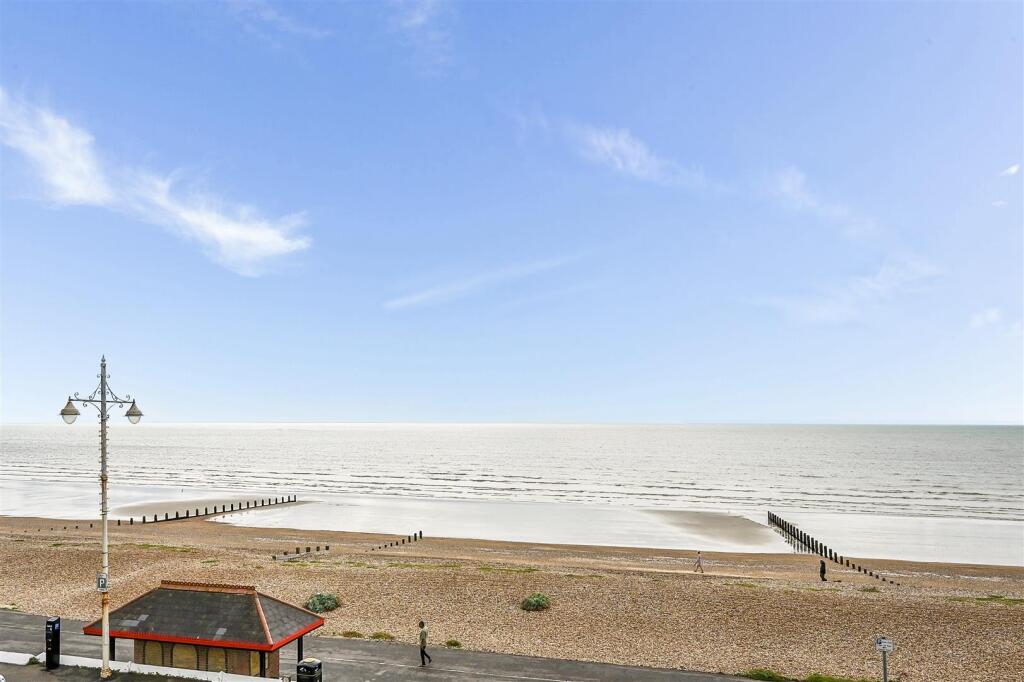 Apartment in Portsmouth - View 3