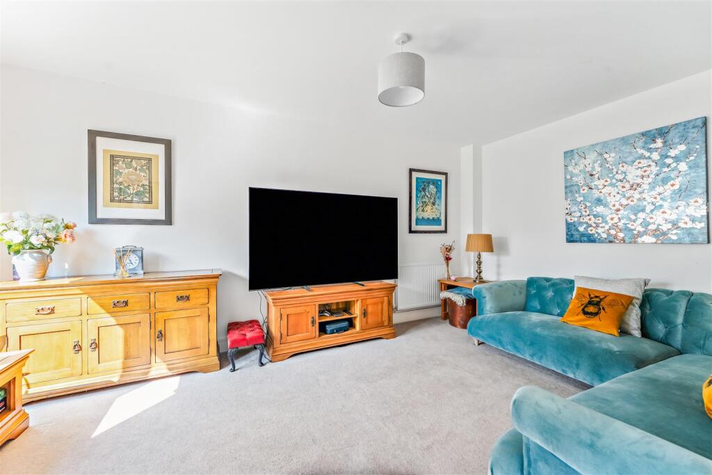 Nearly new family home ideally executive Claverham development photo 4
