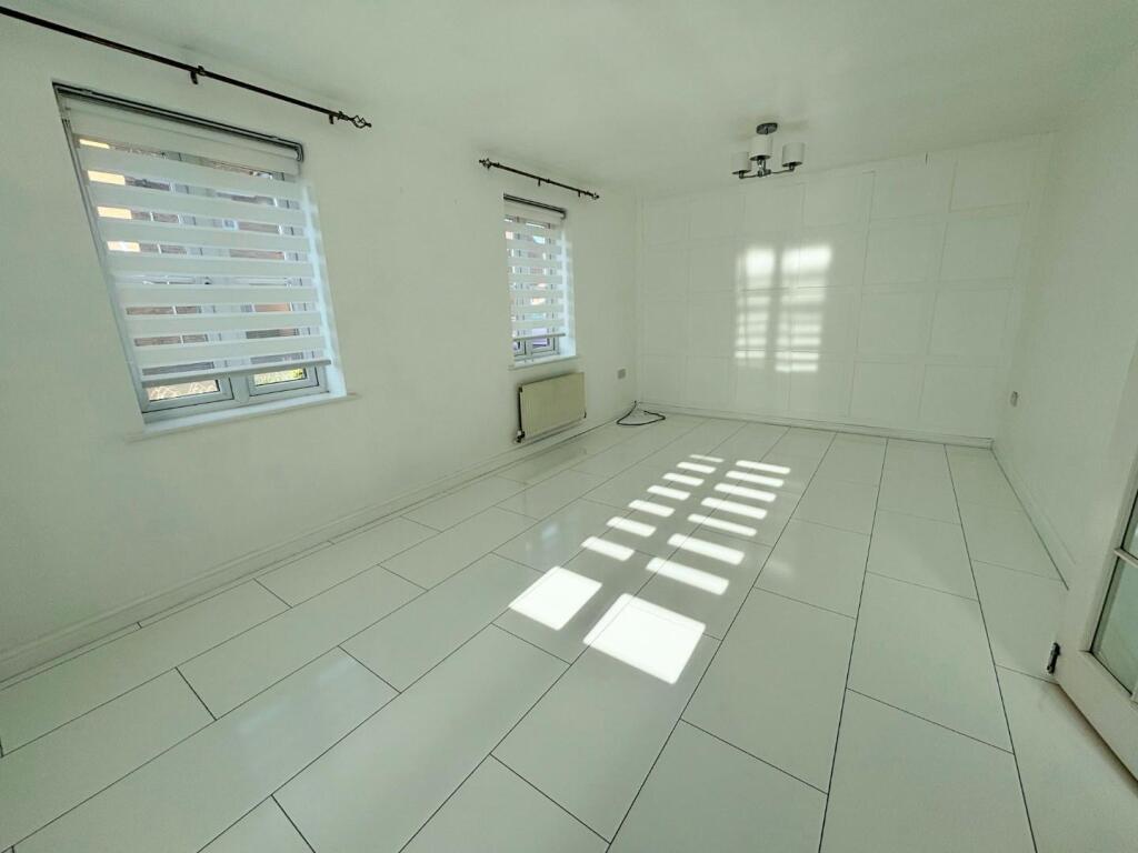 House in Northampton - View 3