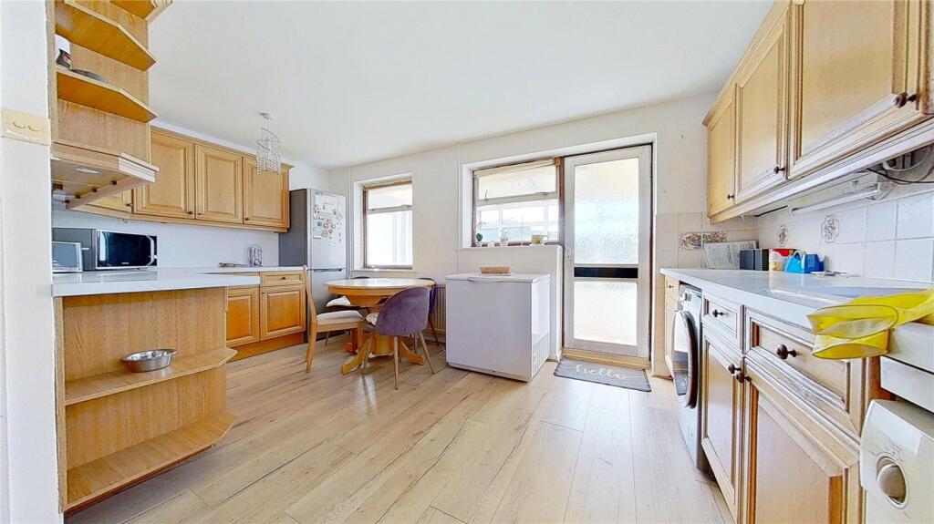 Meadow Road, Worthing, West Sussex, BN11 photo 3