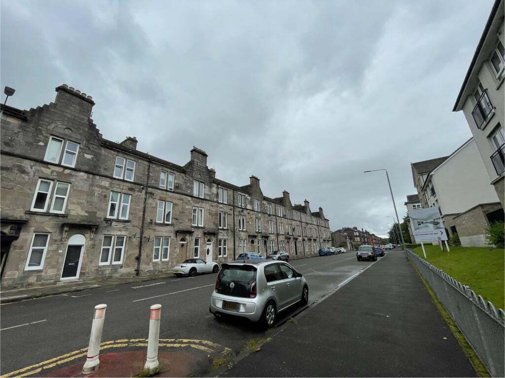 Main image of property: 3 Castlegreen Lane, Dumbarton, G82 1HW