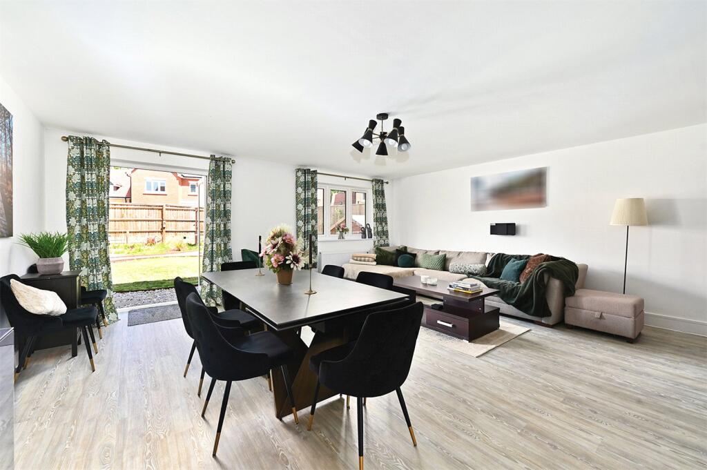 House in Surrey Heath, Mytchett - View 4