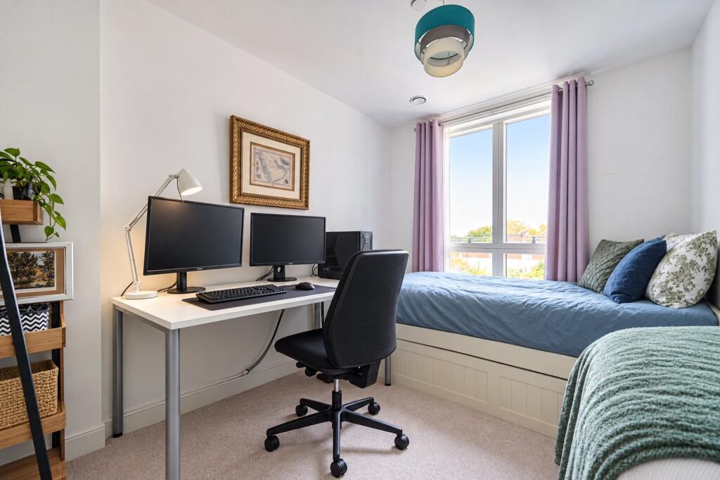 Apartment in Winchester, Knights Quarter, West Hill - View 5