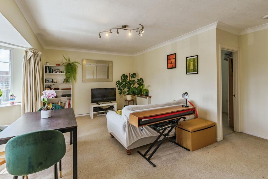 Apartment in Horsham, West Sussex - View 3