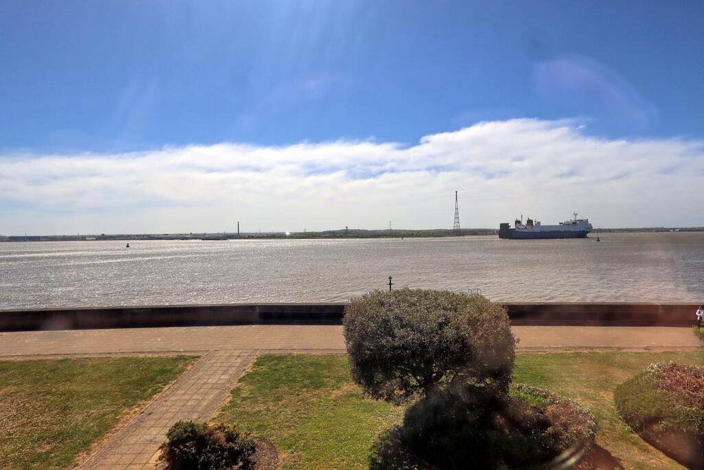 Apartment in Thurrock, Essex - View 4