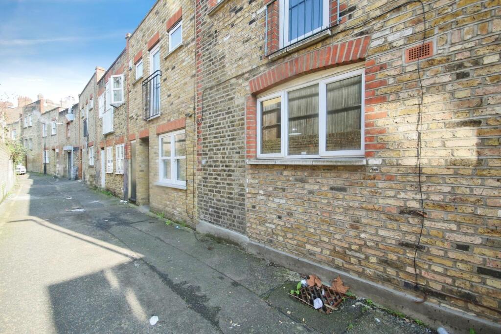 Main image of property: Gleneagle Mews, London, SW16