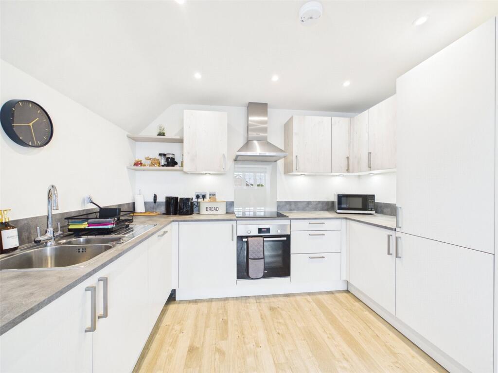 Grange Road, Christchurch, Dorset, BH23 photo 4