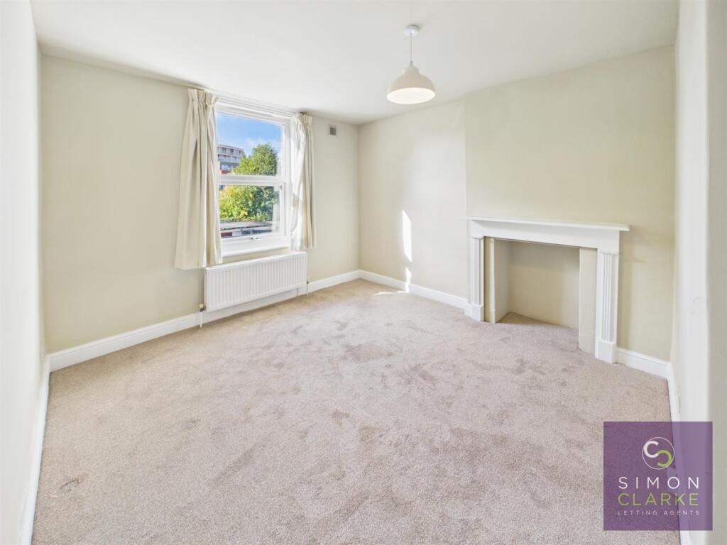 Apartment in London, Church End - View 4