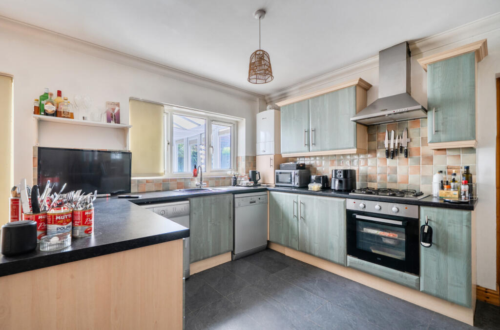 House in Wakefield - View 4