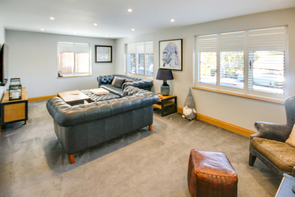 House in East Grinstead, West Hoathly - More
