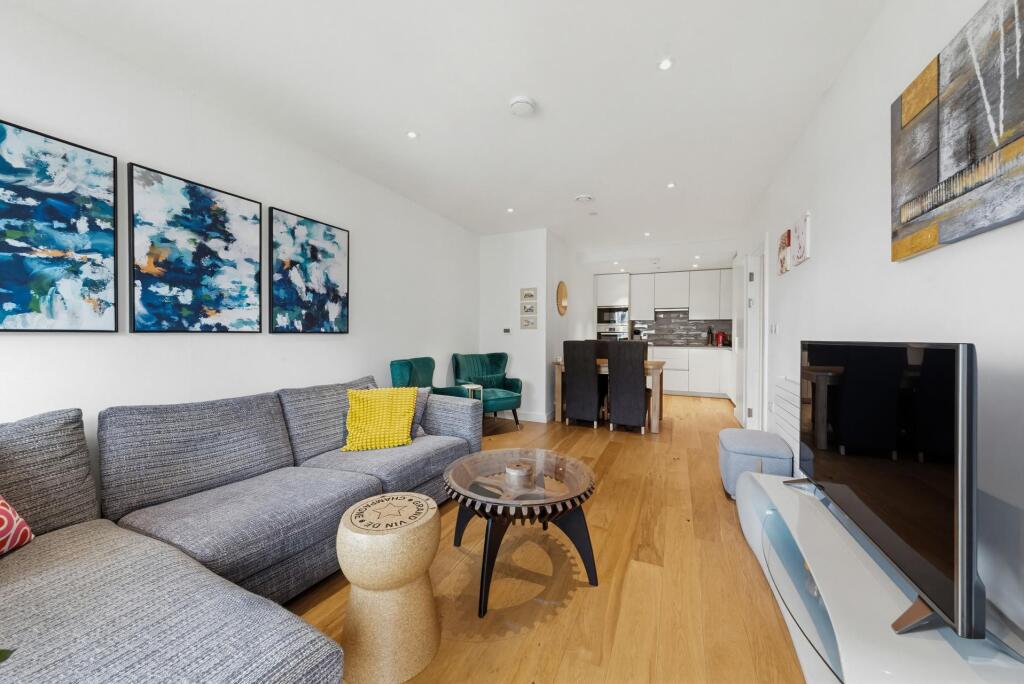 23 Maud Street, London, E16 photo 2