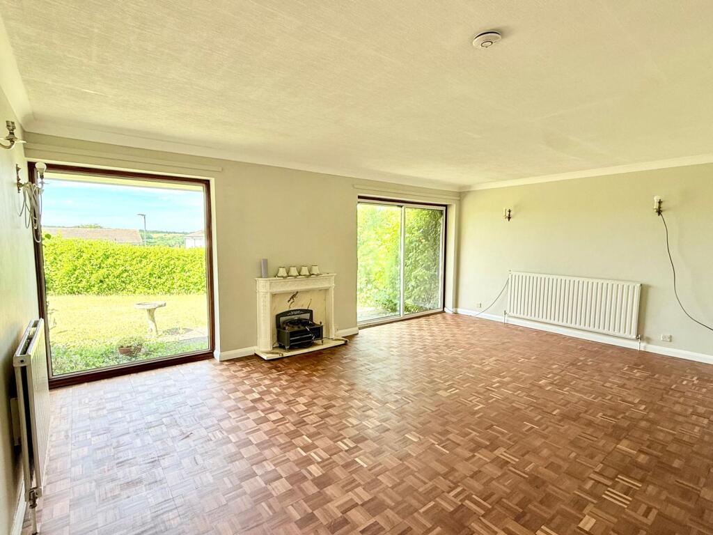 Mayell Close, Leatherhead, KT22 photo 3