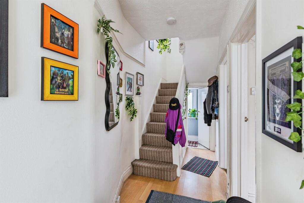 Apartment in Torquay, Torbay - View 3