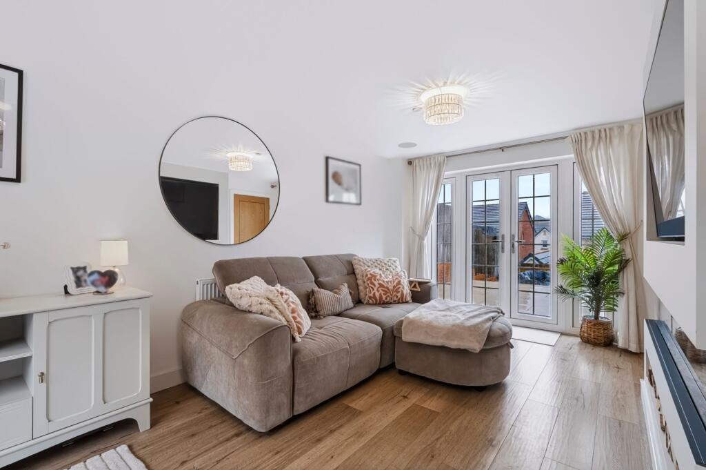House in Cardiff, Tonyrefail - More
