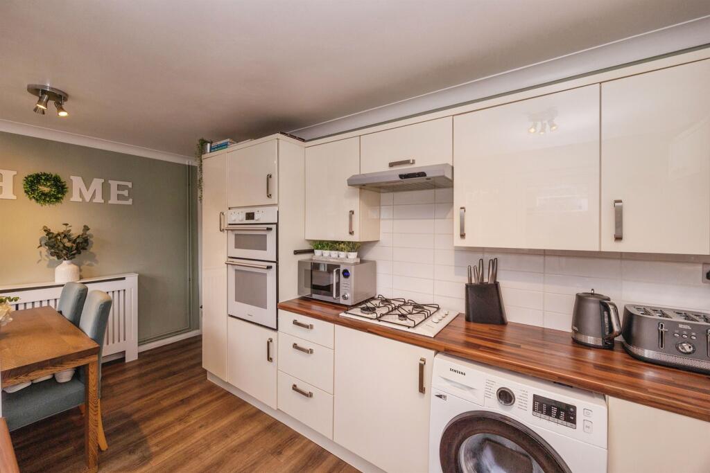 House in Havant, Waterlooville - View 3