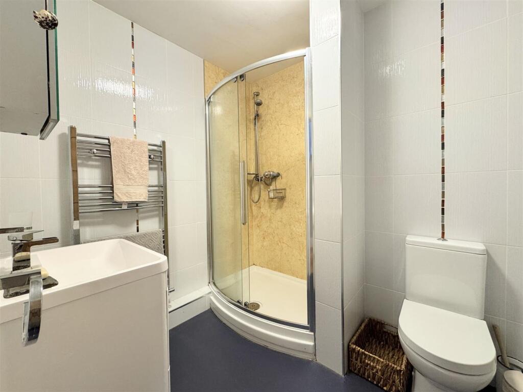Apartment in Truro - More