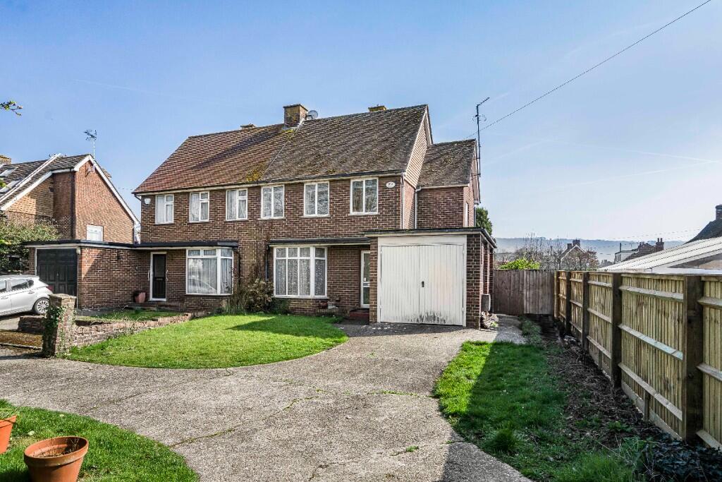 3-bed semi-detached on Lower Icknield Way, Chinnor, Oxfordshire, OX39, £450,000