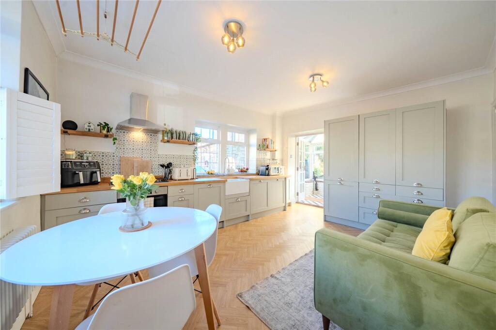 House in Bradford, Thackley, Esholt - View 5