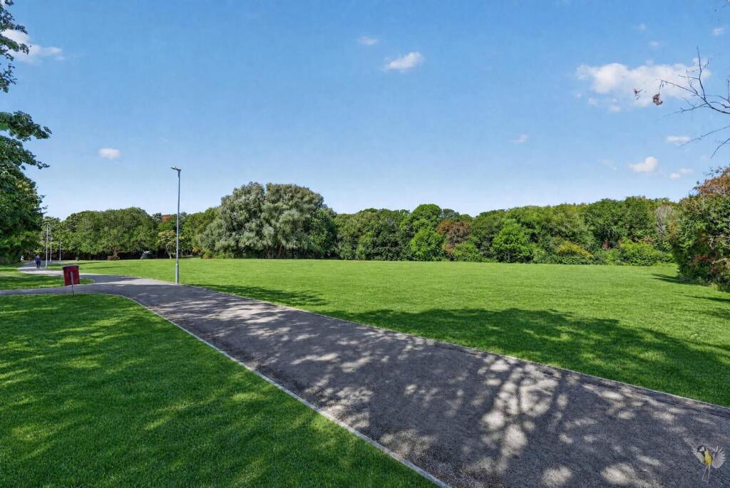 Grosmont Drive, Toothill, West Swindon photo 4