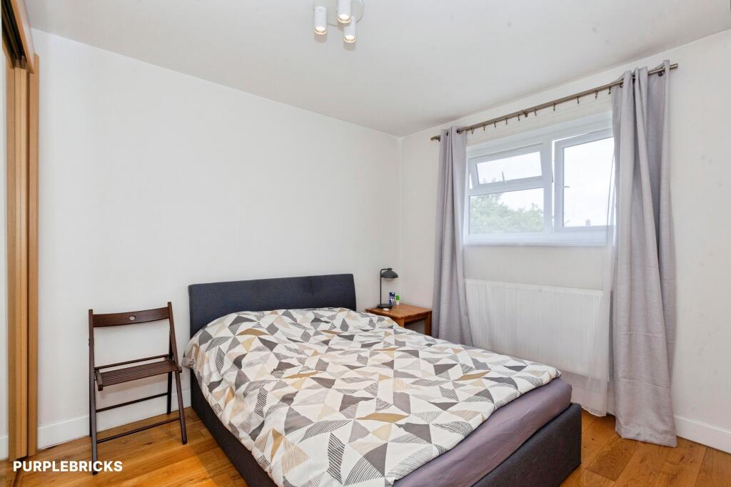 Apartment in Slough - More