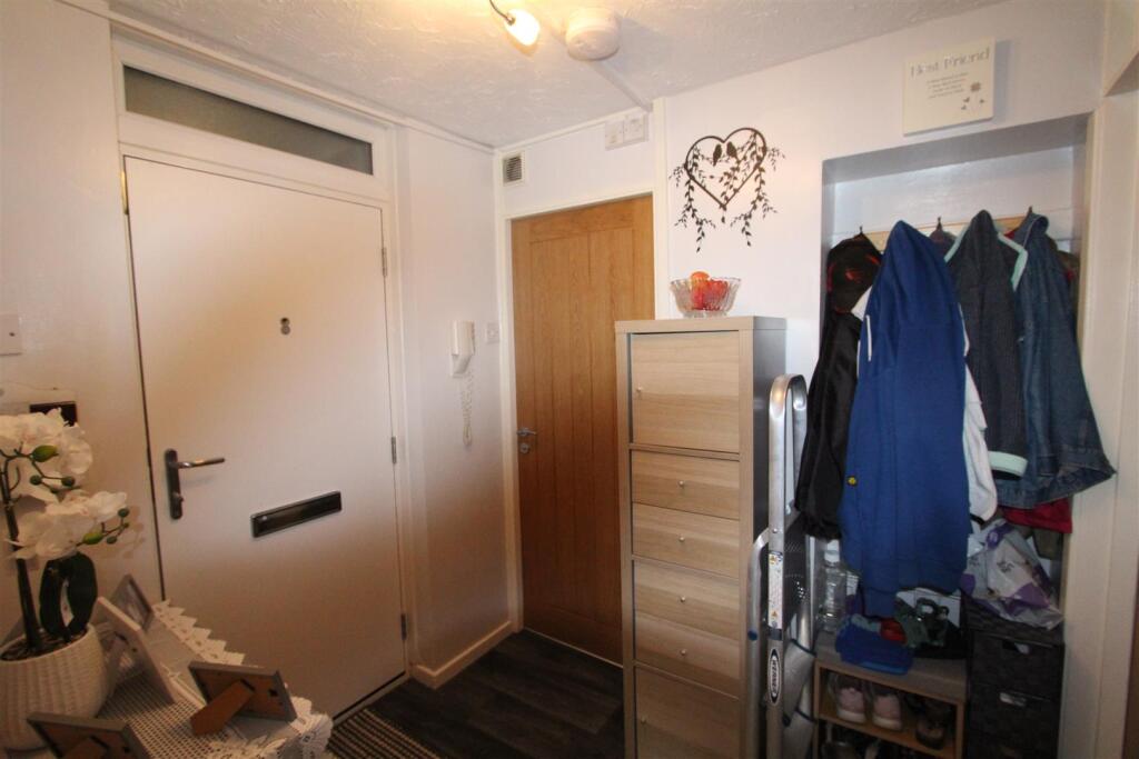 Apartment in Lymm, Warrington - View 3