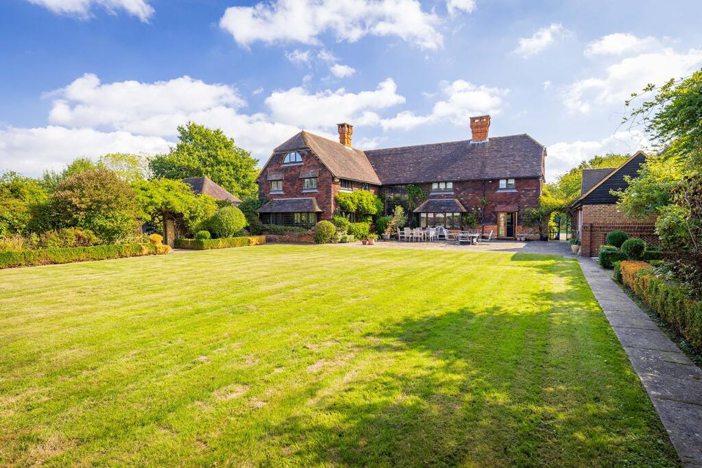 House in Mole Valley, Capel - View 2