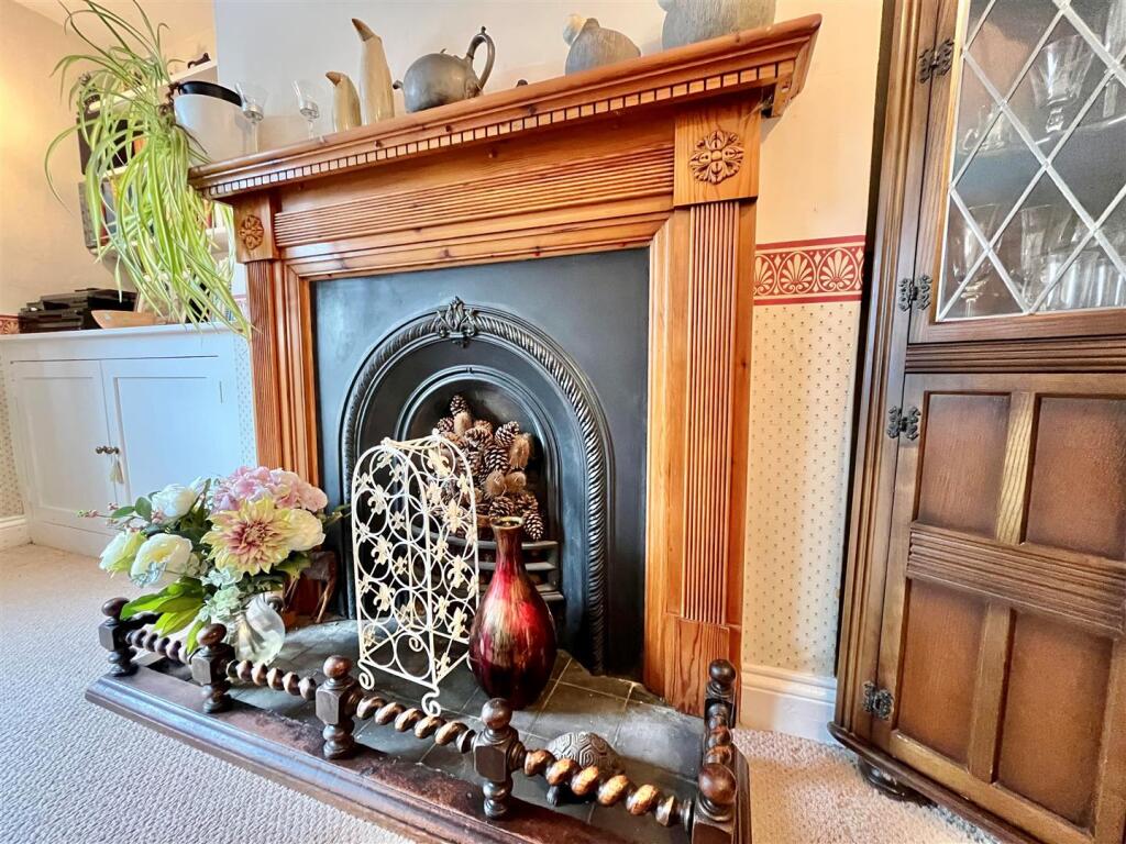 House in Hull - More
