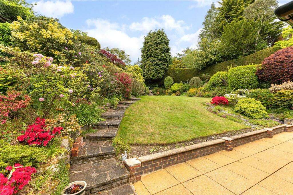 Vicarage Hill, Farnham, GU9 - View 4
