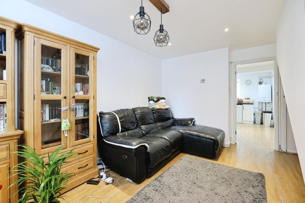 Miersfield, High Wycombe, HP11 photo 2