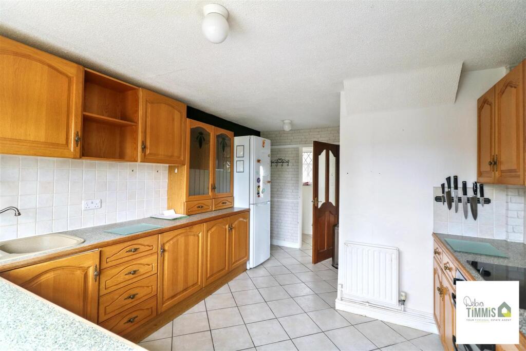 Hillside Road, Stoke-On-Trent photo 4