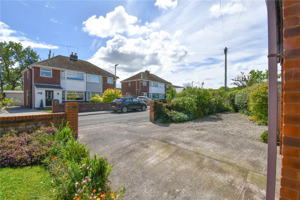 Birkett Avenue, Whitby, Ellesmere Port photo 2