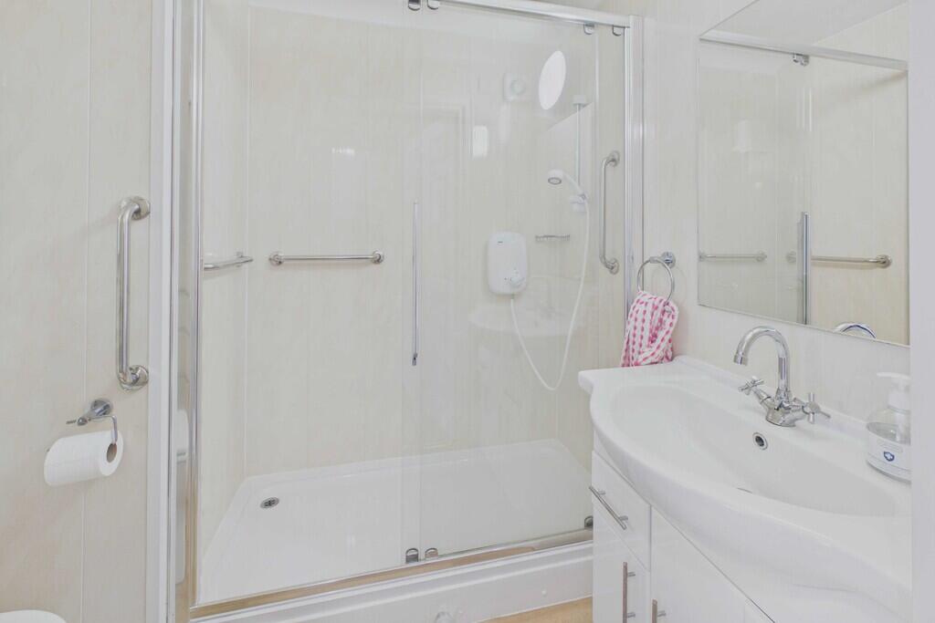 Apartment in Lancaster - View 3
