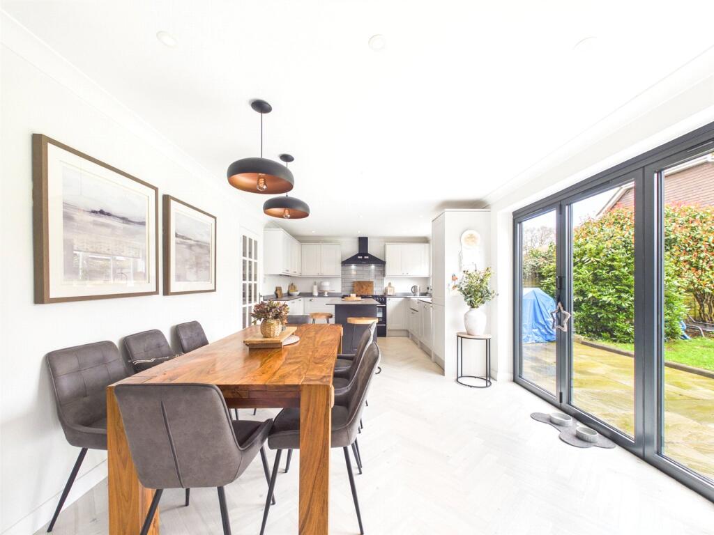 Merryfield Close, Bransgore, Christchurch, Dorset, BH23 photo 2