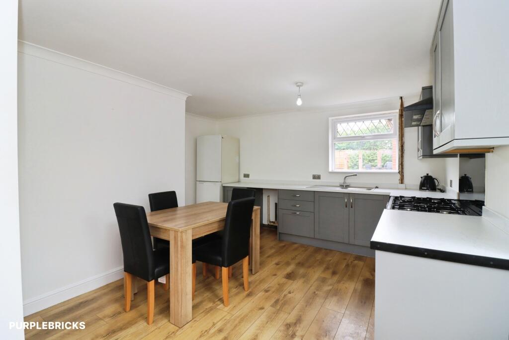 House in Mansfield, Nottinghamshire - View 4