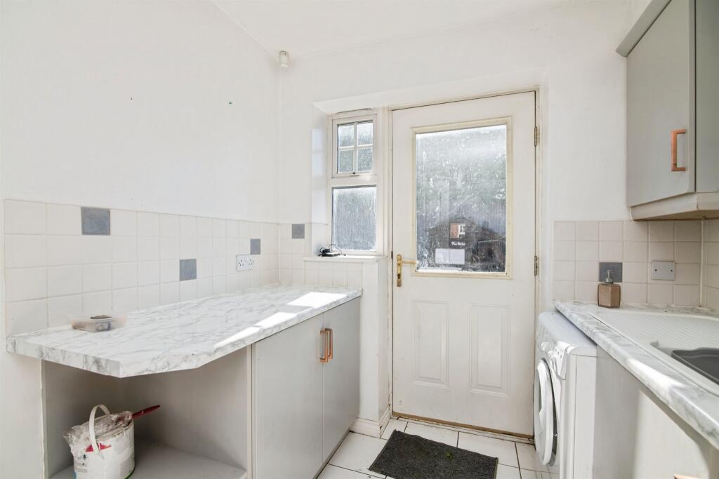 House in Sandwell, West Midlands - More