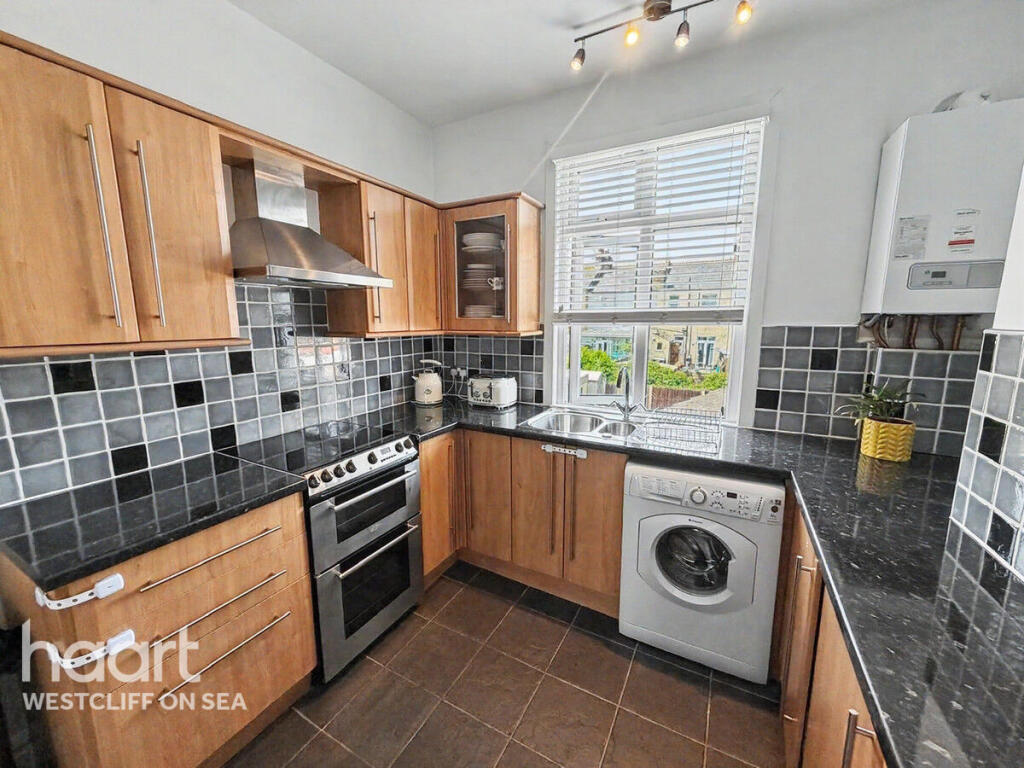 Glenwood Avenue, WESTCLIFF-ON-SEA photo 4
