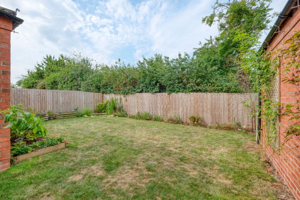 3 bed detached - Banks Close, Hallow, WR2 image 3