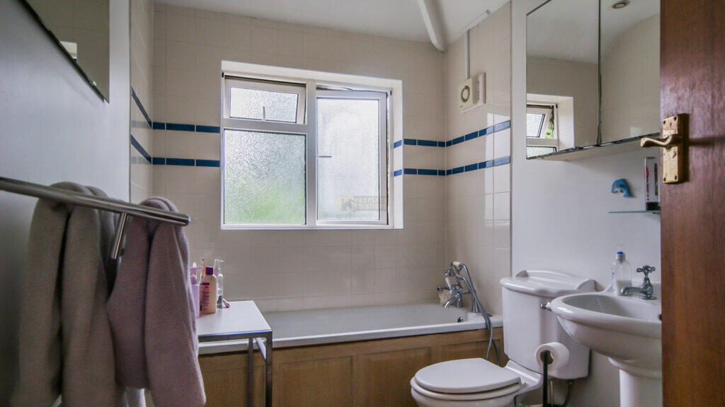 4 bedroom semi-detached house for rent