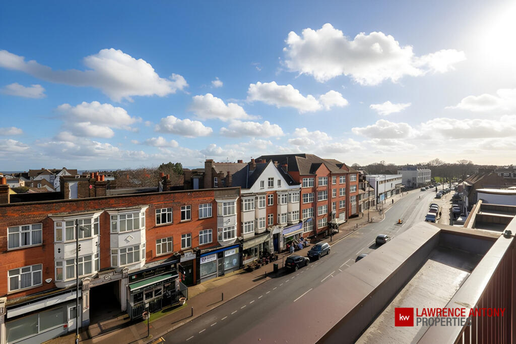 Apartment in Southend-on-Sea - View 5