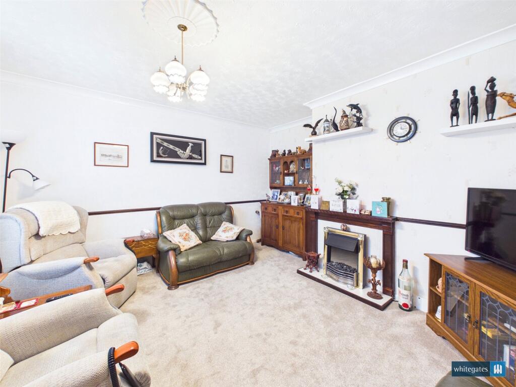 House in Doncaster, Old Edlington - View 4