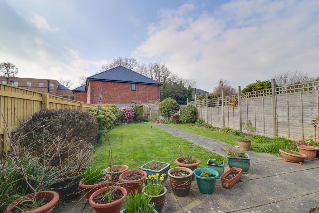 Temple Gardens, Woolston photo 2