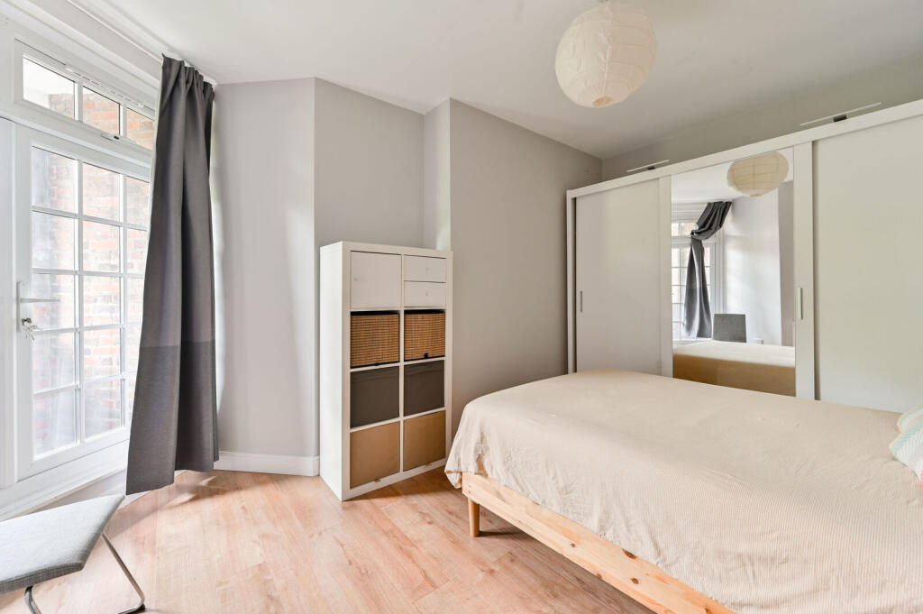 Apartment in London - View 5