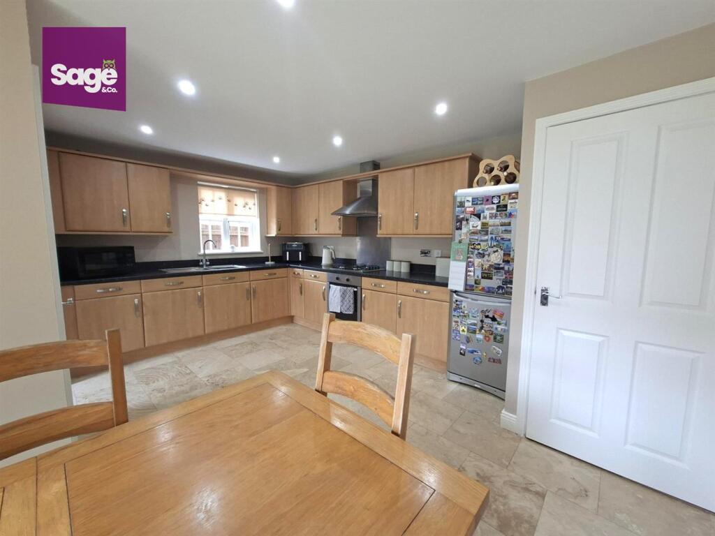 House in Newport - View 4