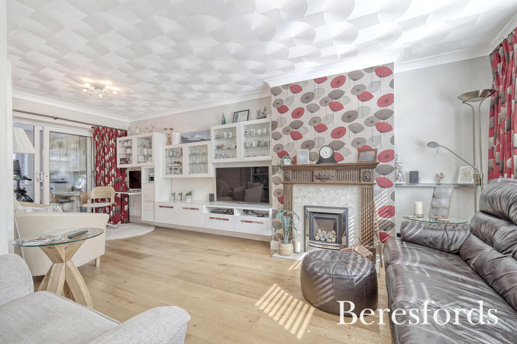 Queenswood Avenue, Hutton, CM13 photo 2